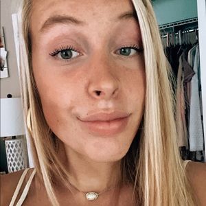 Meet your Posher, Alix